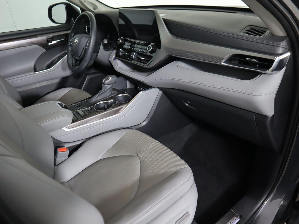 used 2021 Toyota Highlander Hybrid car, priced at $37,992