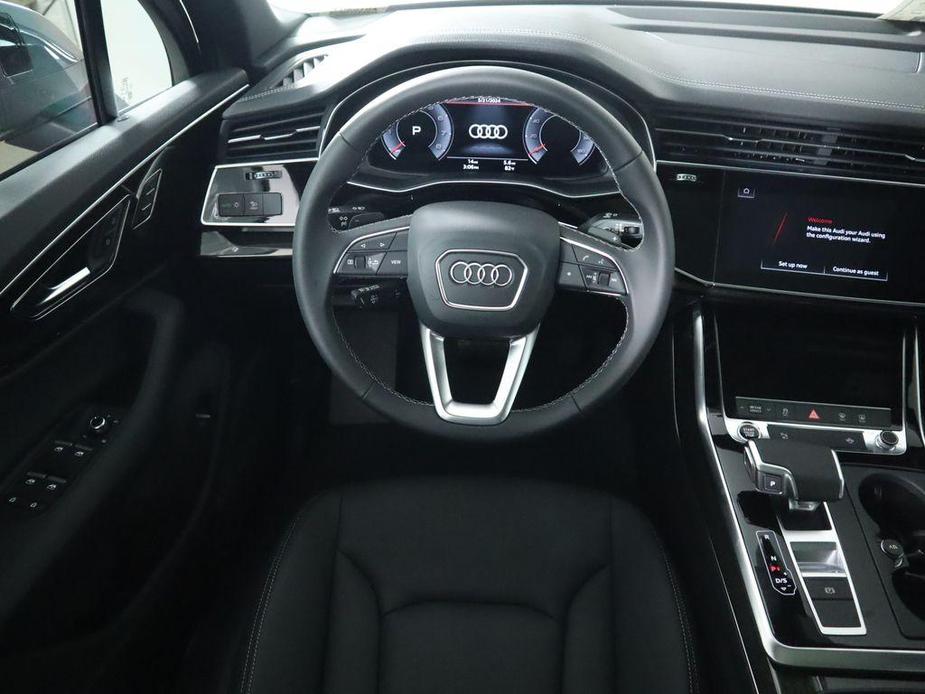 new 2025 Audi Q7 car, priced at $65,270