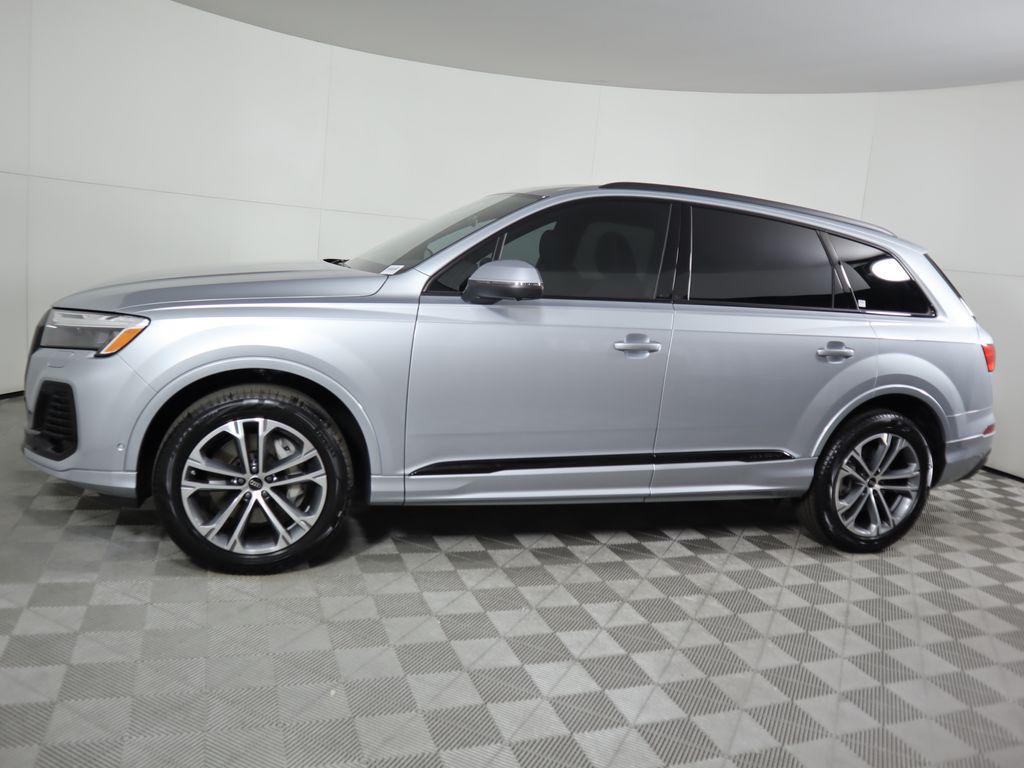new 2025 Audi Q7 car, priced at $65,070