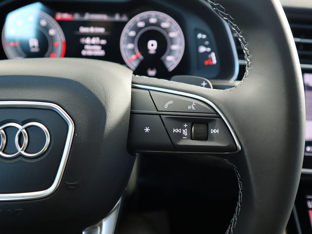 new 2025 Audi Q7 car, priced at $65,070