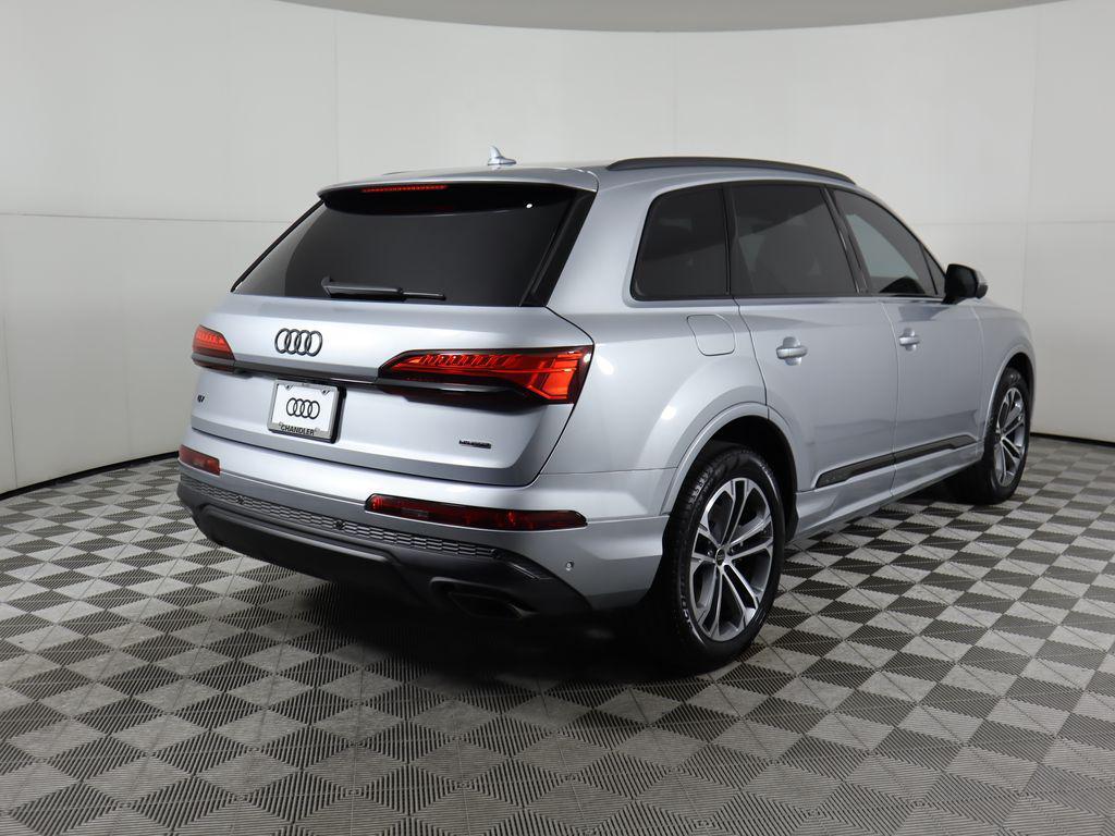new 2025 Audi Q7 car, priced at $65,070