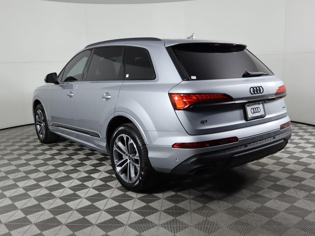 new 2025 Audi Q7 car, priced at $65,070