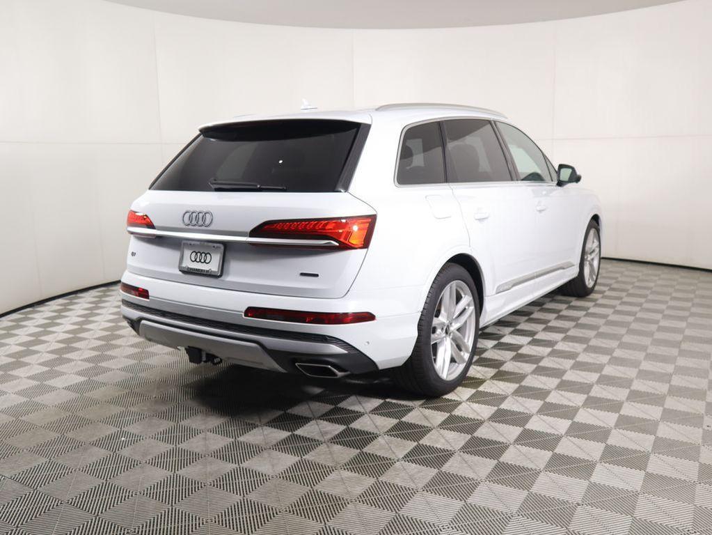 new 2025 Audi Q7 car, priced at $76,170