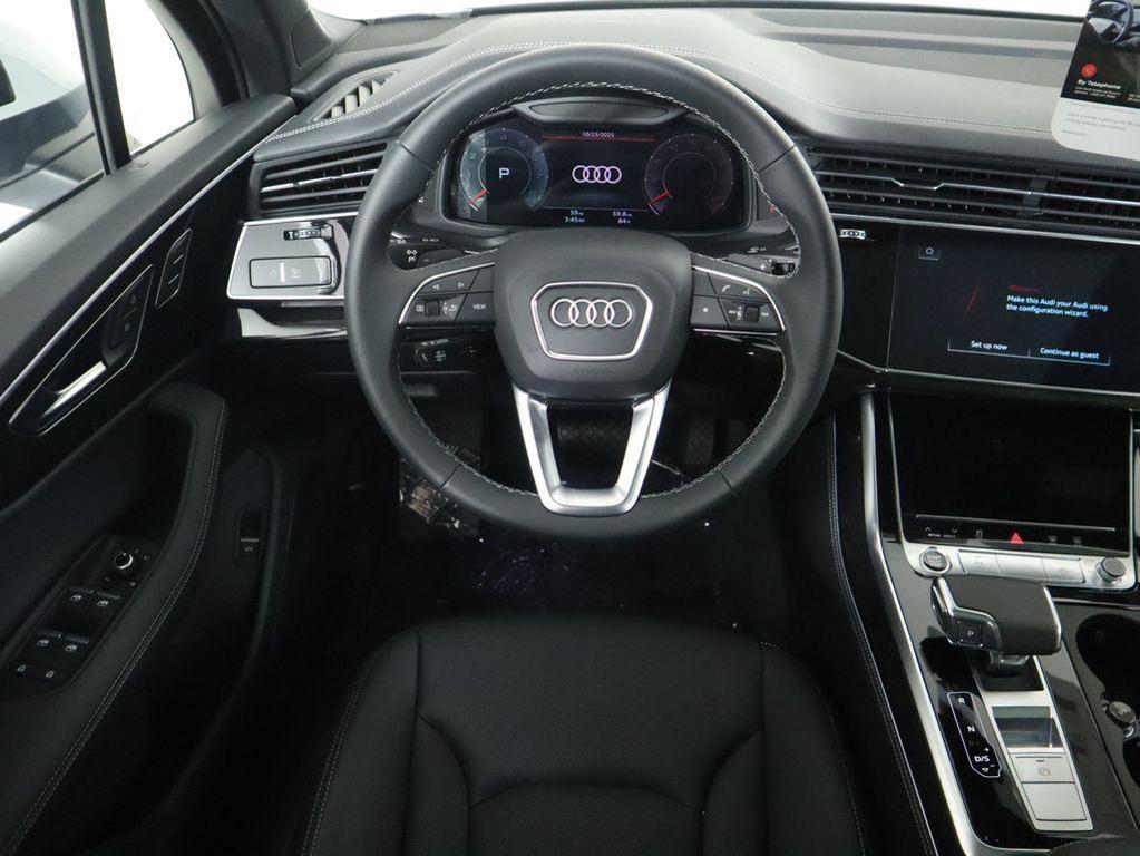 new 2025 Audi Q7 car, priced at $76,170