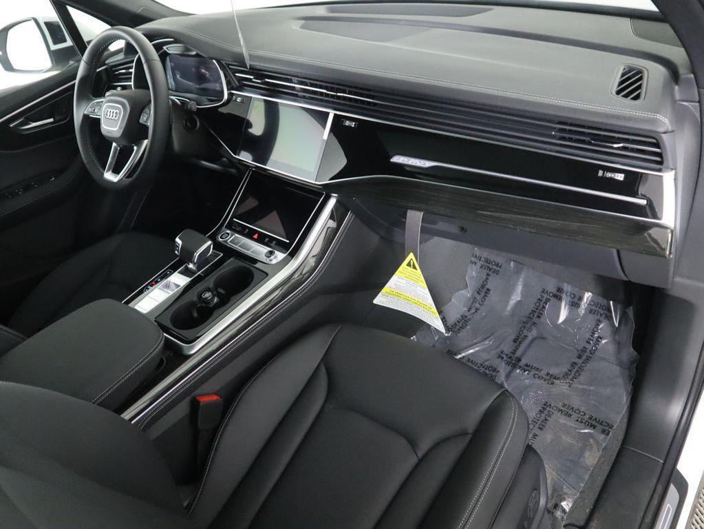 new 2025 Audi Q7 car, priced at $76,170