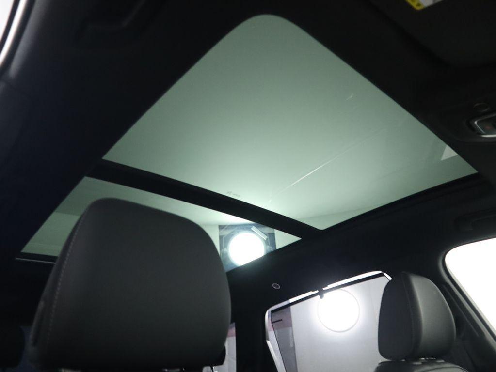 new 2025 Audi Q7 car, priced at $76,170