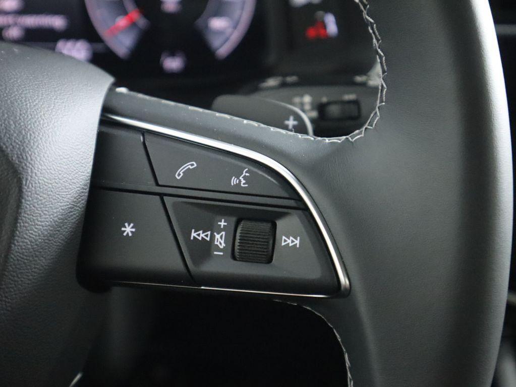 new 2025 Audi Q7 car, priced at $76,170