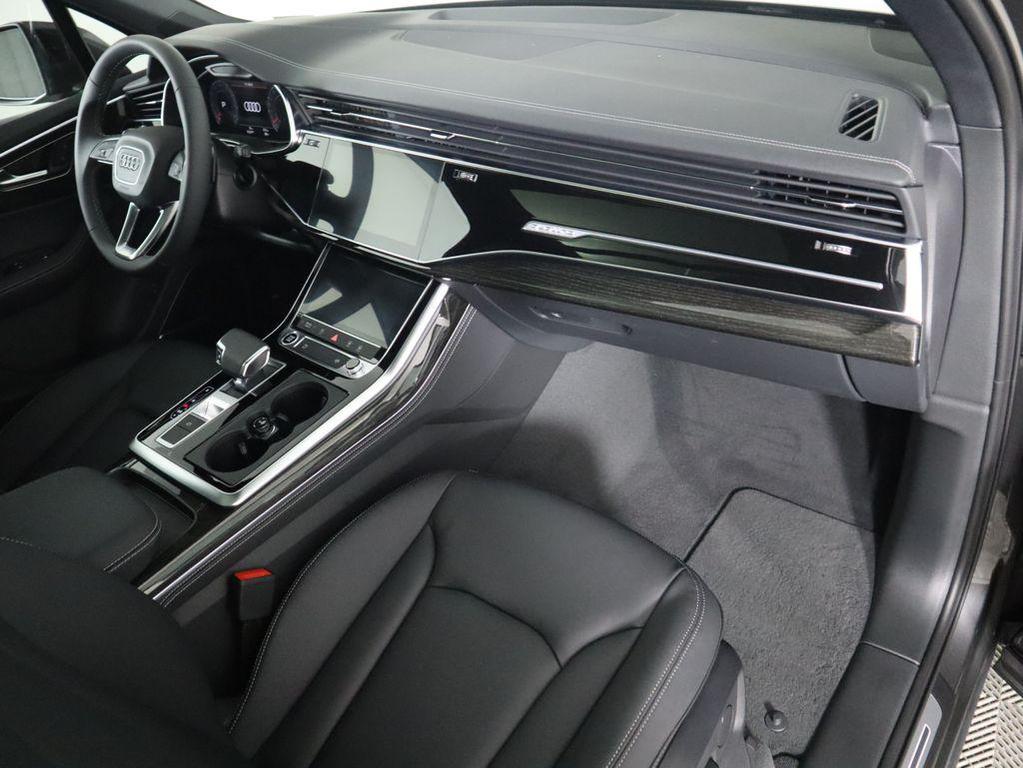 new 2025 Audi Q7 car, priced at $66,920