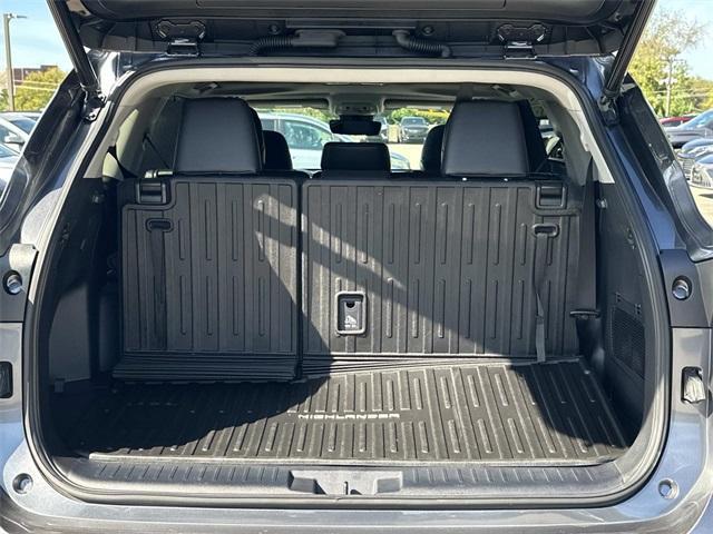 used 2022 Toyota Highlander car, priced at $31,200
