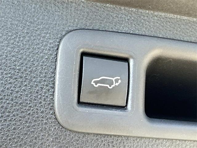 used 2022 Toyota Highlander car, priced at $31,200