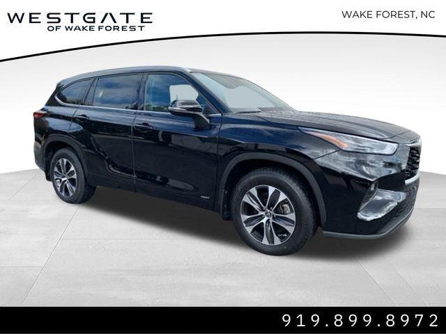 used 2022 Toyota Highlander Hybrid car, priced at $40,000