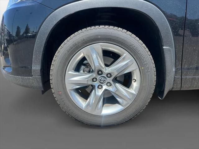 used 2017 Toyota Highlander car, priced at $28,950