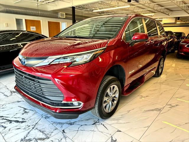 used 2023 Toyota Sienna car, priced at $52,998