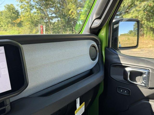 new 2025 Jeep Gladiator car, priced at $49,275