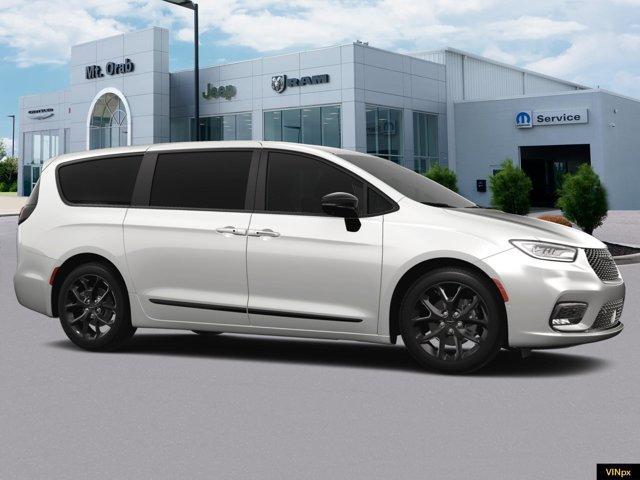 new 2024 Chrysler Pacifica Hybrid car, priced at $51,750