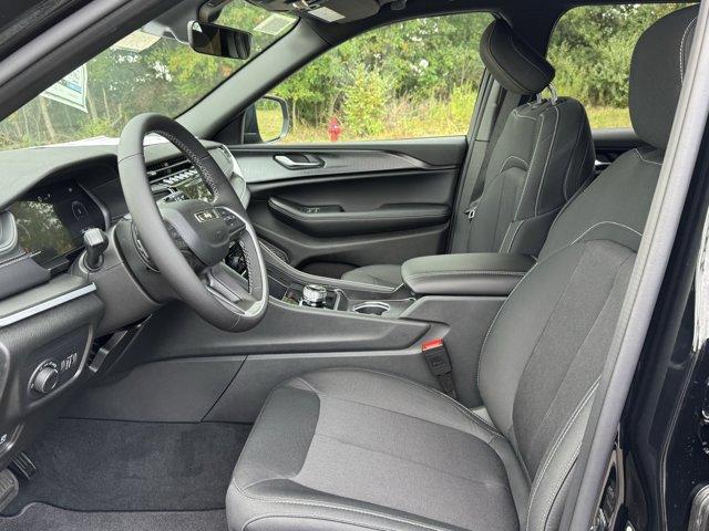 new 2025 Jeep Grand Cherokee car, priced at $44,170