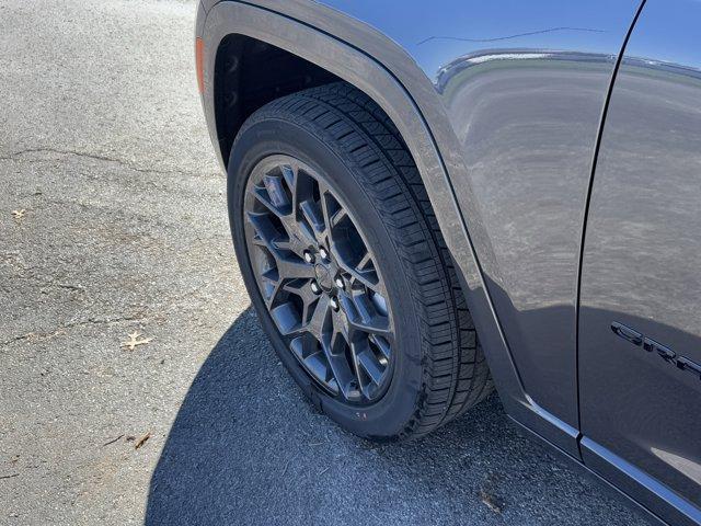 new 2025 Jeep Grand Cherokee car, priced at $68,560