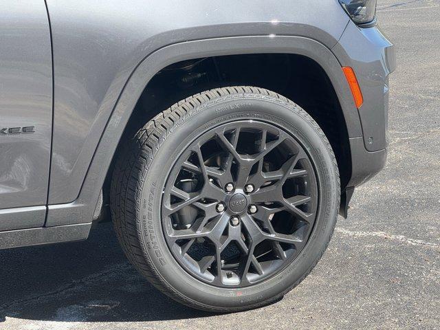 new 2025 Jeep Grand Cherokee car, priced at $68,560