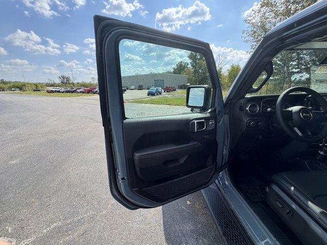new 2025 Jeep Gladiator car, priced at $53,935