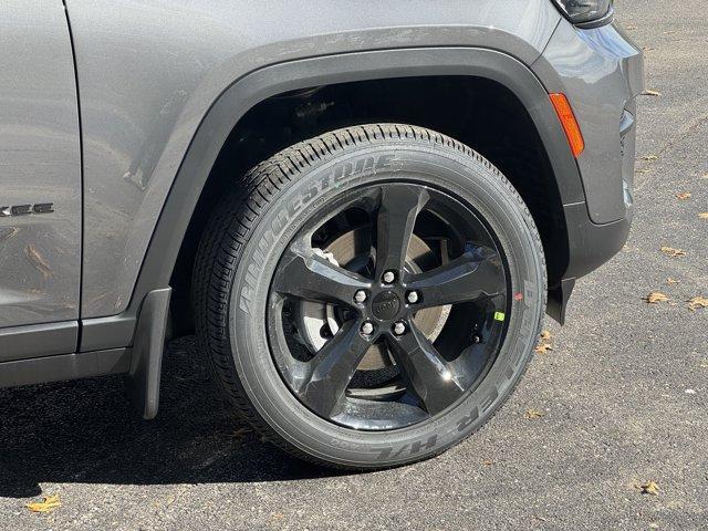 new 2025 Jeep Grand Cherokee car, priced at $48,800