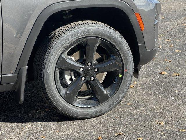 new 2025 Jeep Grand Cherokee car, priced at $48,800