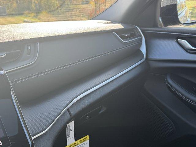 new 2025 Jeep Grand Cherokee car, priced at $48,800