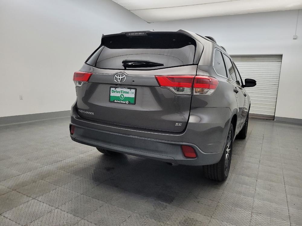 used 2017 Toyota Highlander car, priced at $22,195