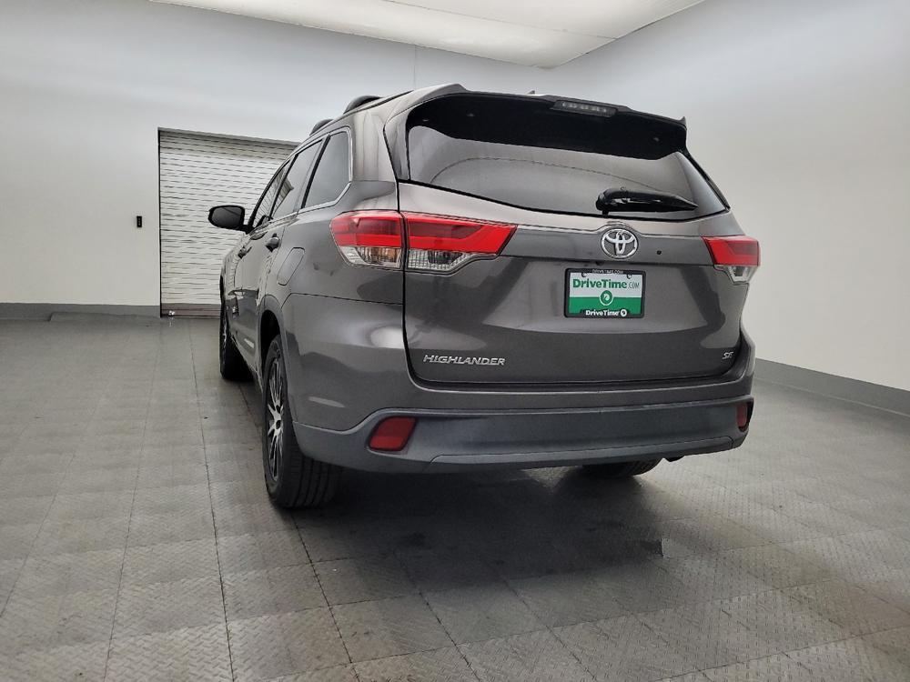used 2017 Toyota Highlander car, priced at $22,195