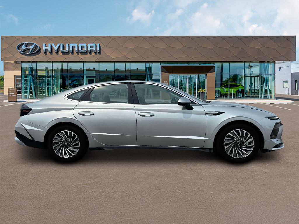 new 2025 Hyundai Sonata Hybrid car, priced at $38,220