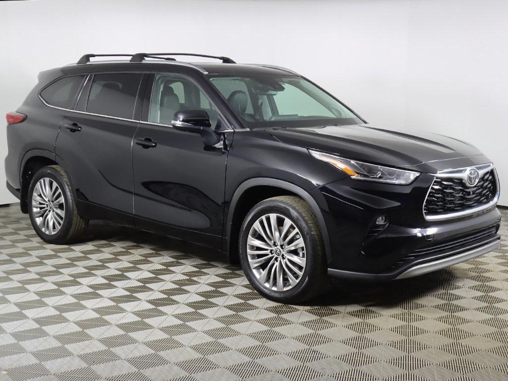 used 2022 Toyota Highlander car, priced at $41,397