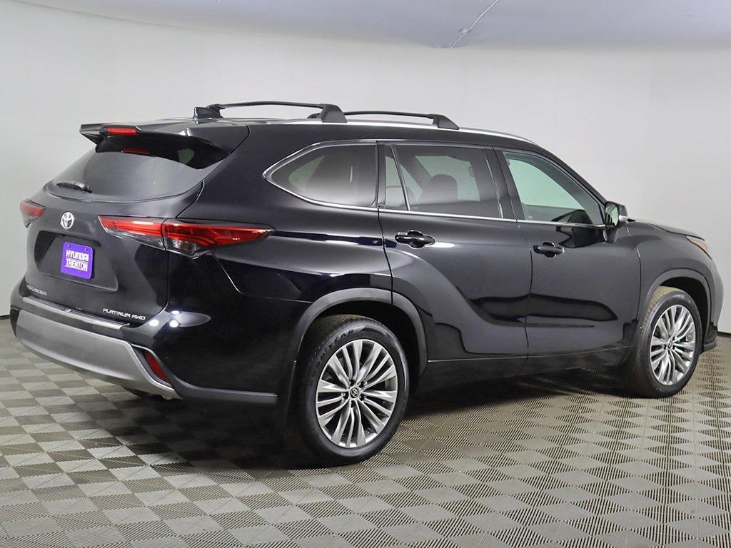 used 2022 Toyota Highlander car, priced at $41,397