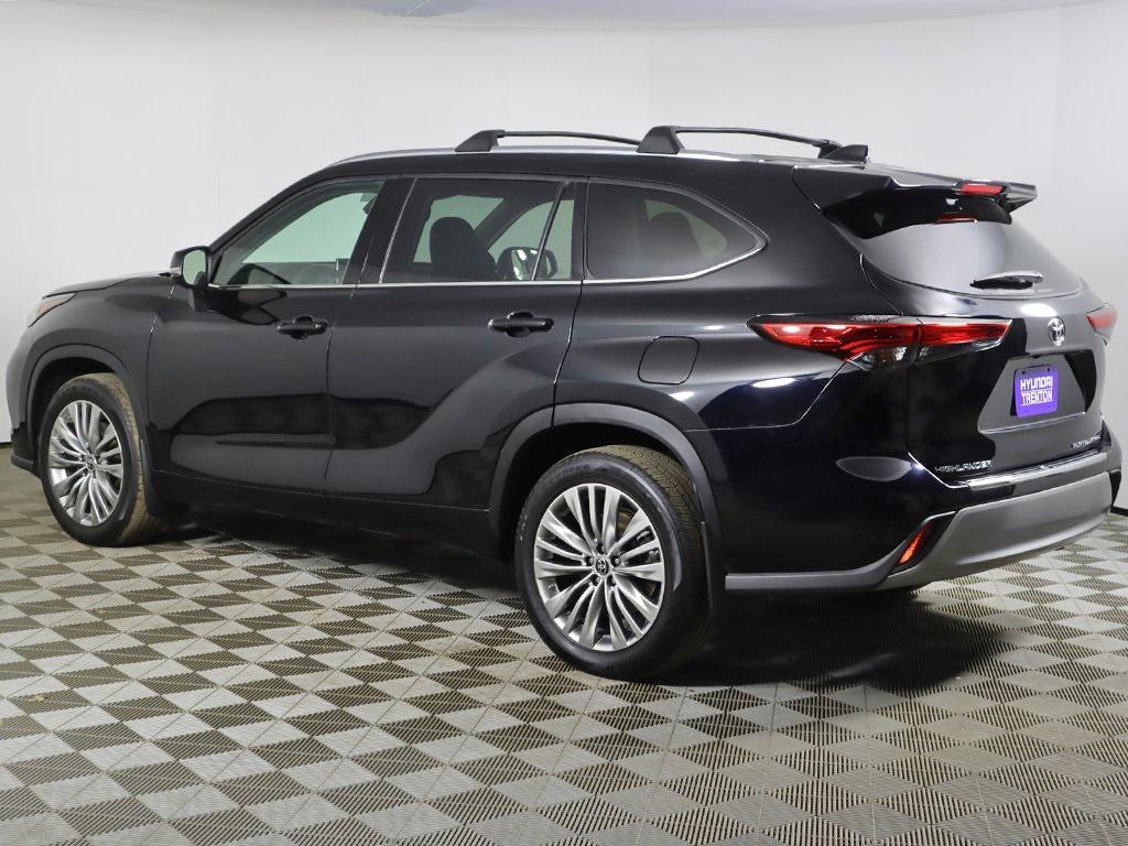 used 2022 Toyota Highlander car, priced at $41,397