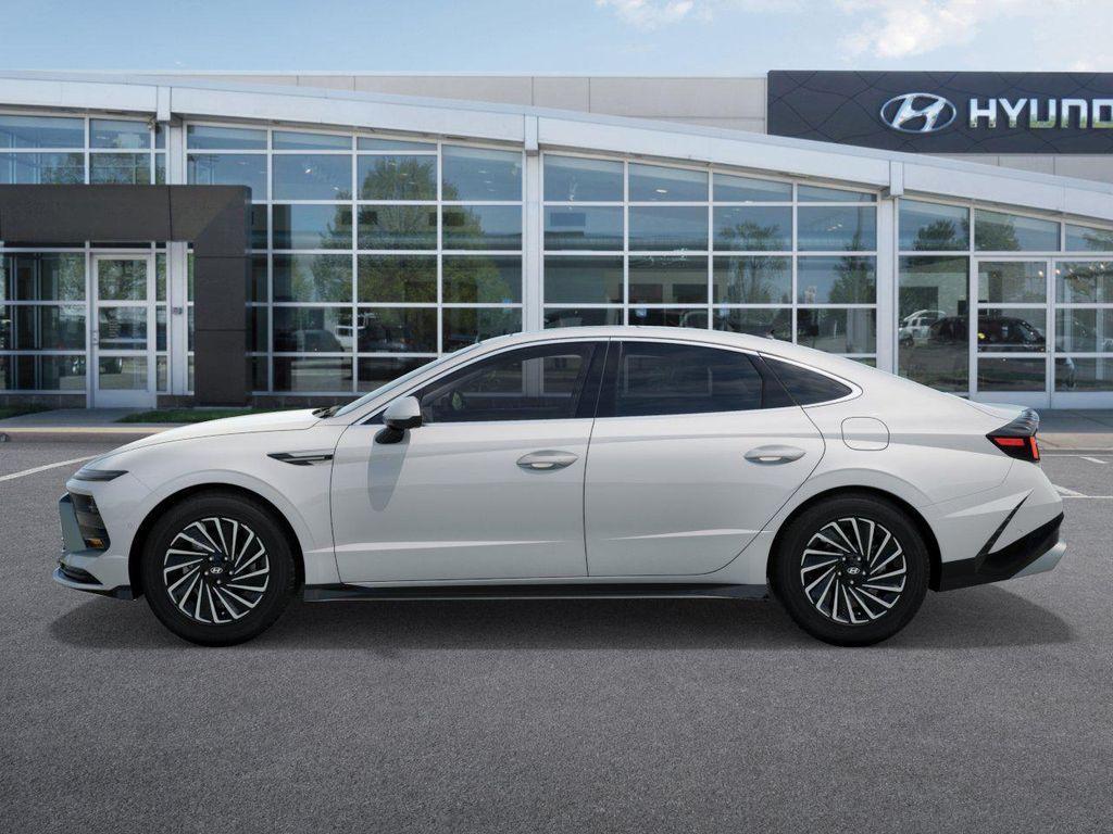 new 2025 Hyundai Sonata Hybrid car, priced at $38,060