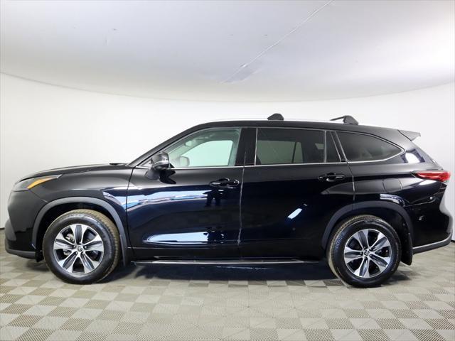 used 2022 Toyota Highlander car, priced at $35,995