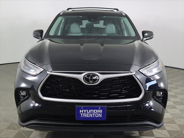 used 2022 Toyota Highlander car, priced at $35,995