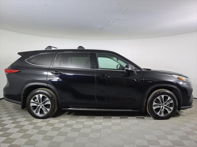 used 2022 Toyota Highlander car, priced at $35,995