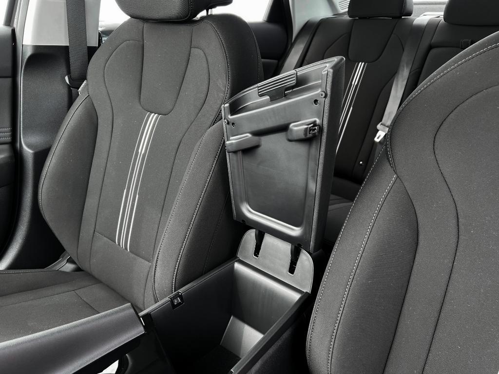 new 2024 Hyundai Elantra car, priced at $25,790