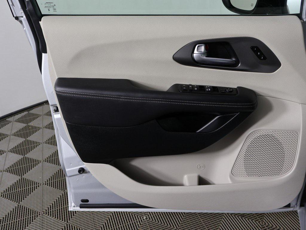 used 2024 Chrysler Pacifica car, priced at $29,470