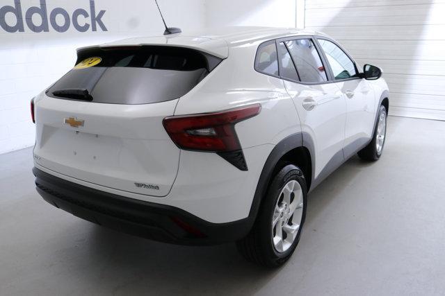 used 2024 Chevrolet Trax car, priced at $23,035
