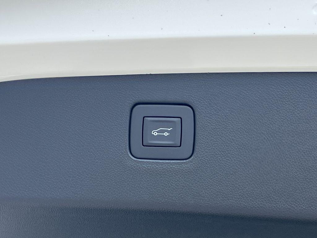 new 2025 Buick Envista car, priced at $32,475