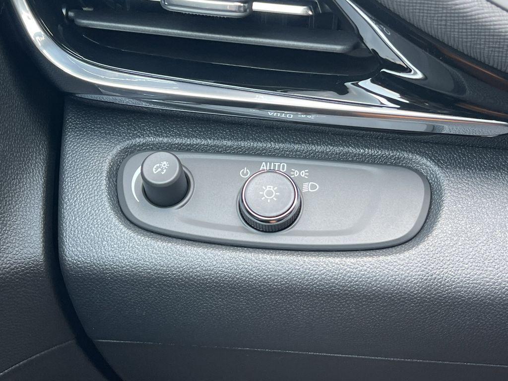 new 2025 Buick Envista car, priced at $32,475