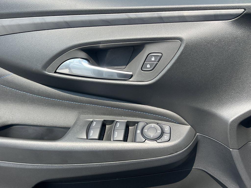 new 2025 Buick Envista car, priced at $32,475