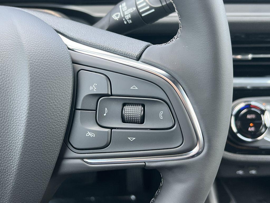 new 2025 Buick Envista car, priced at $32,475