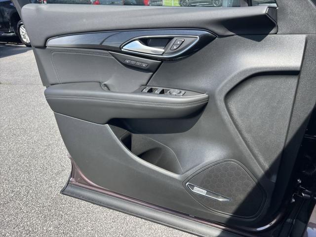 new 2025 Buick Envision car, priced at $38,390
