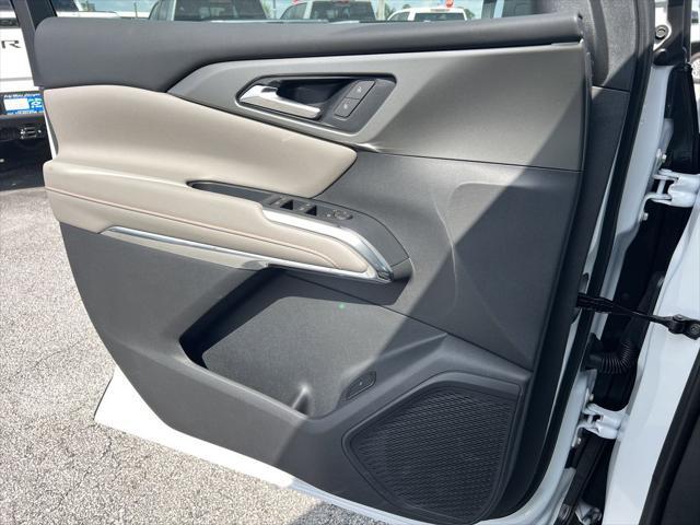 new 2025 Chevrolet Traverse car, priced at $42,494