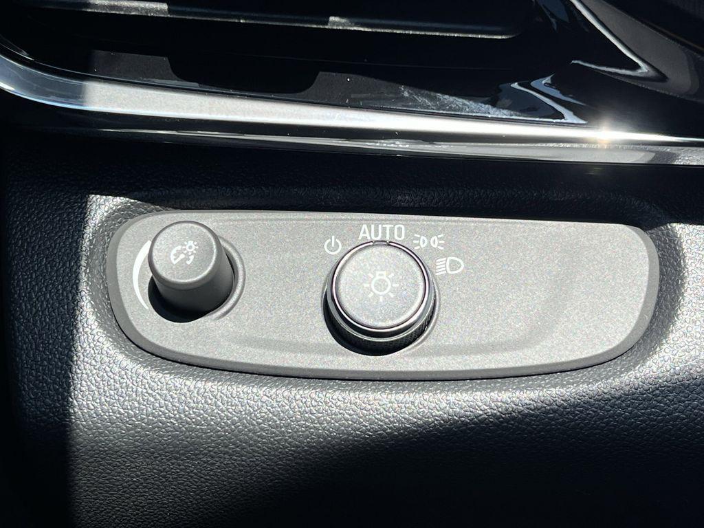 new 2025 Buick Envista car, priced at $31,884
