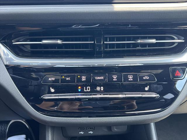 new 2025 Buick Envista car, priced at $31,884