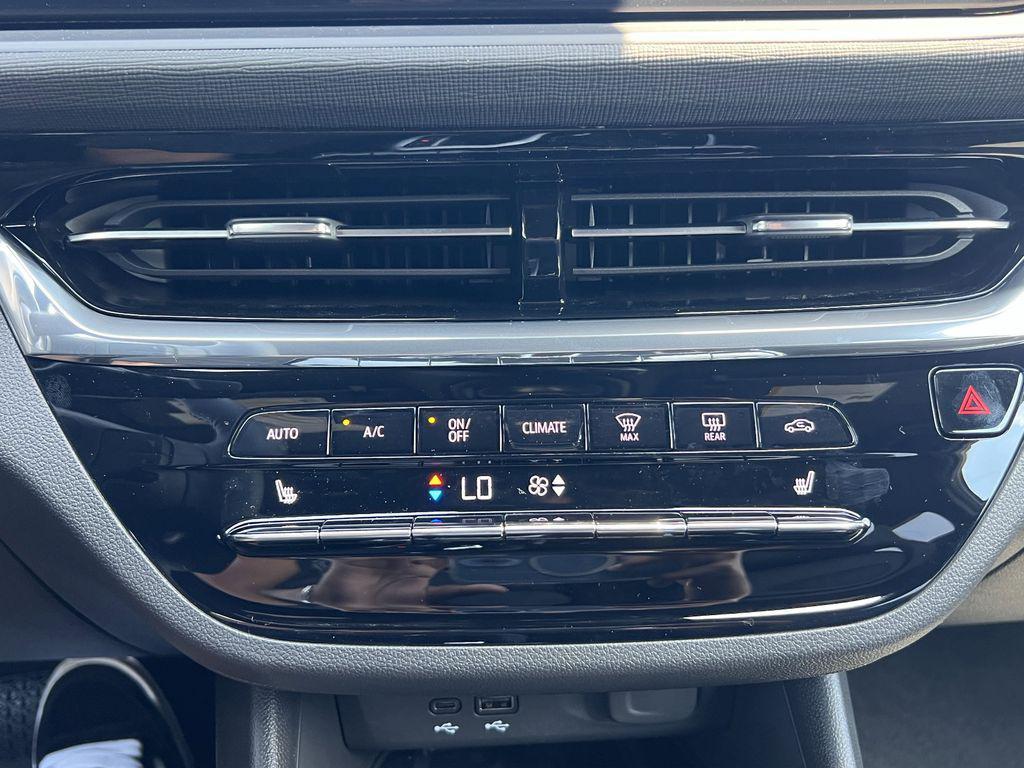 new 2025 Buick Envista car, priced at $31,884