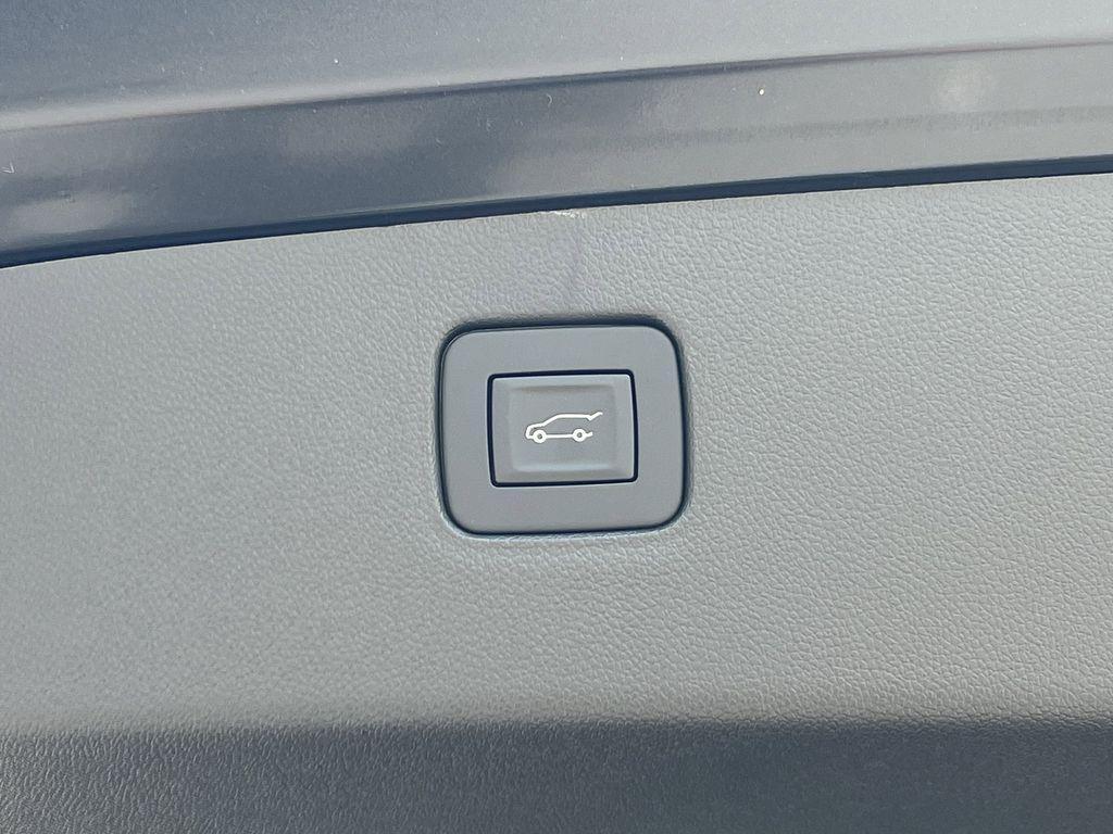 new 2025 Buick Envista car, priced at $31,884