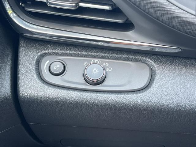 new 2025 Buick Envista car, priced at $26,935